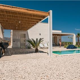 2 bedroom villa with infinity pool, near Alcamo, sleeps 4-5